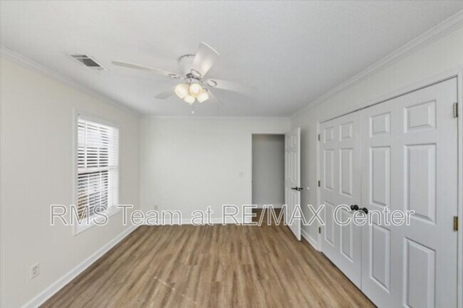 Building Photo - 2515 Lakeview Trail