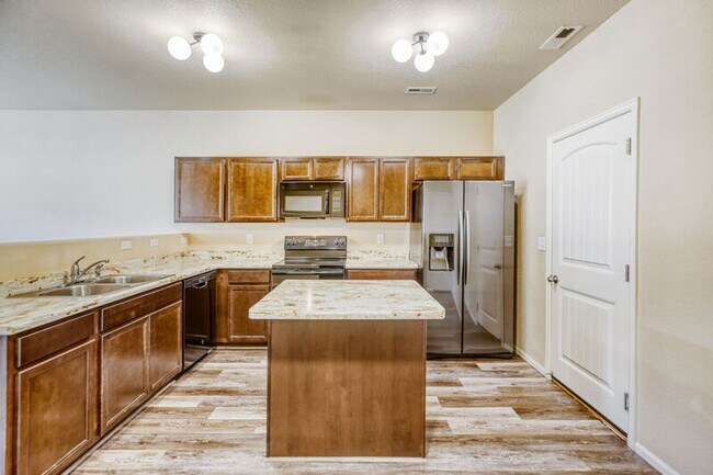 Building Photo - 1829 Final View Aly