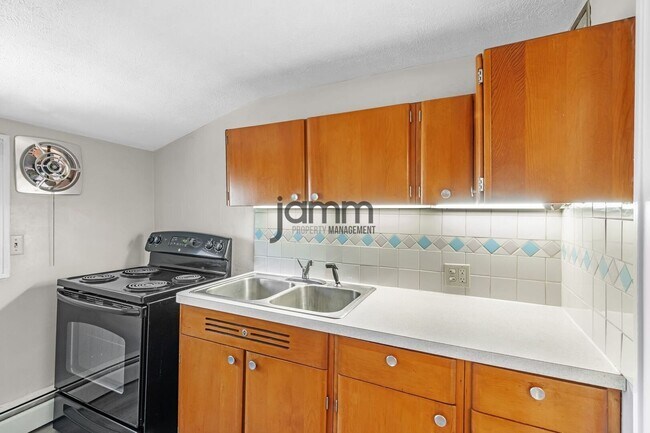 Building Photo - 14724 Clifton Blvd