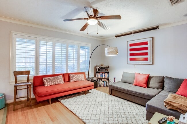 Building Photo - 1014 Nashua St