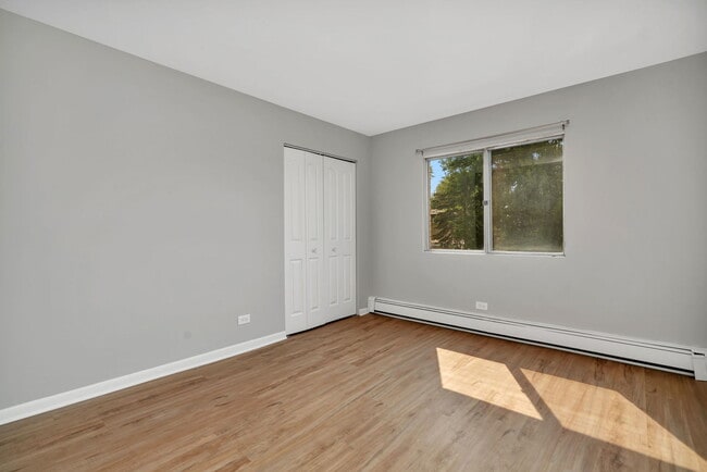 Building Photo - 913 Plainfield Rd