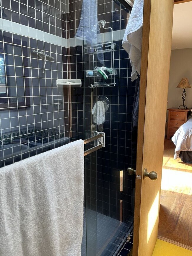 Building Photo - SEASONAL FURNISHED SHORT TERM RENTAL Offer...