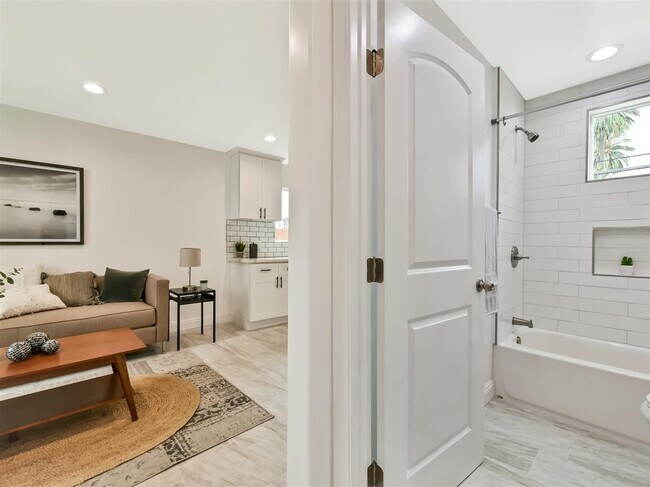 Building Photo - 3057 Vineyard Ave