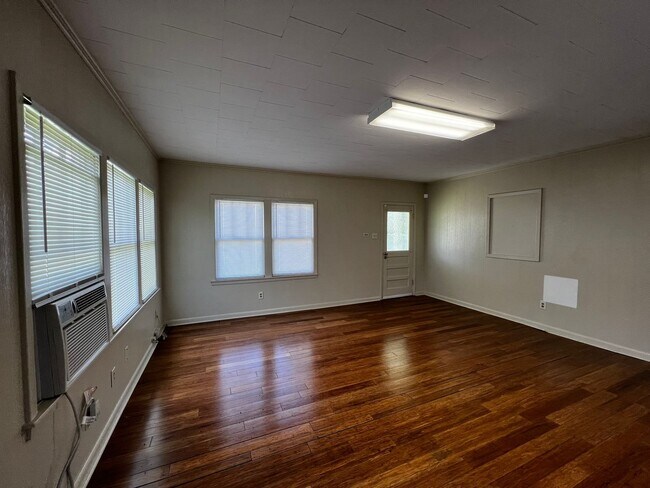 Building Photo - 119 St Julien Ave