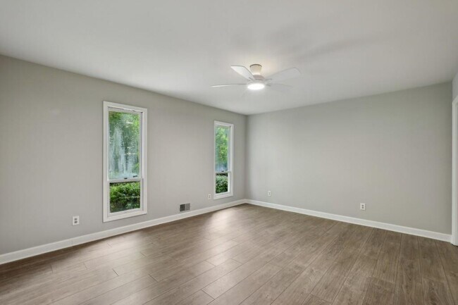 Building Photo - 110 Westchester Way