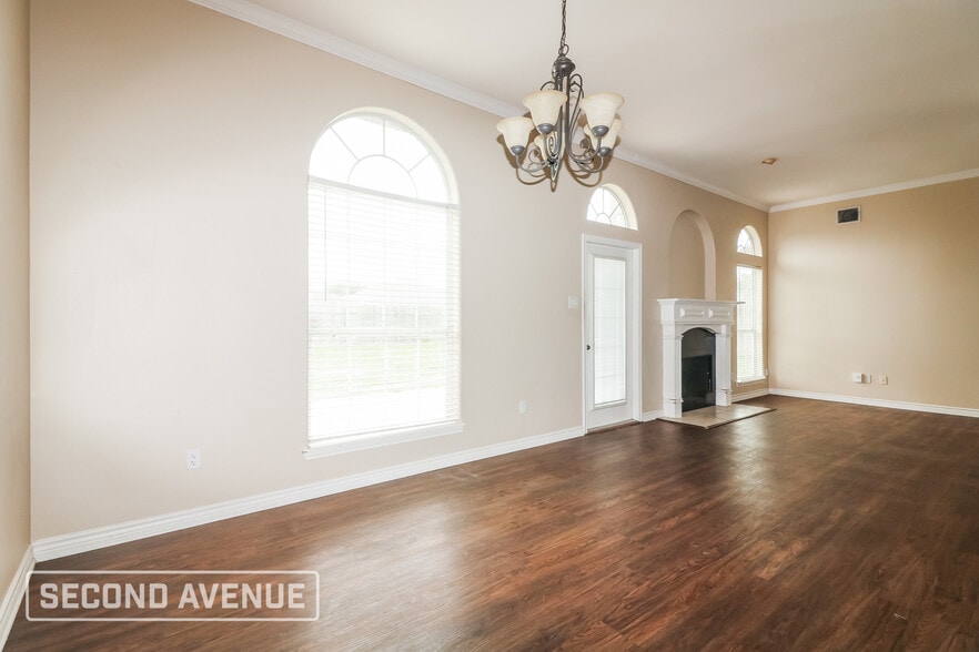 Building Photo - 2422 Luzius Dr