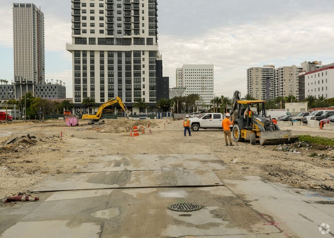 Building Photo - BEZEL MIAMI WORLDCENTER
