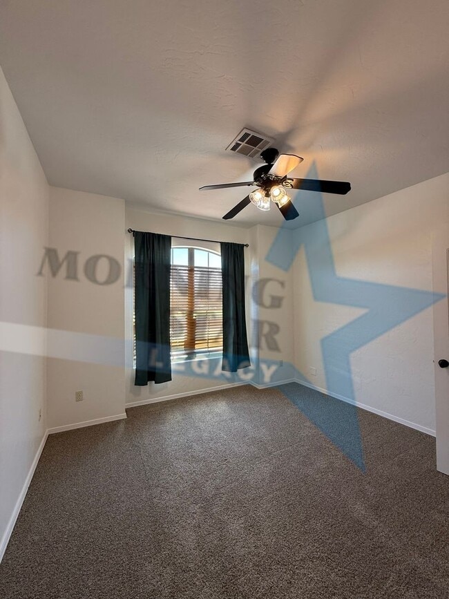 Building Photo - 4-Bedroom Home - New Carpet & Fresh Paint!