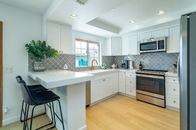 Building Photo - 54200 Avenida Madero