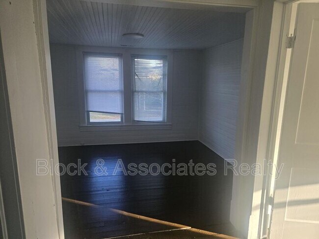 Building Photo - 222 Liberty Rd