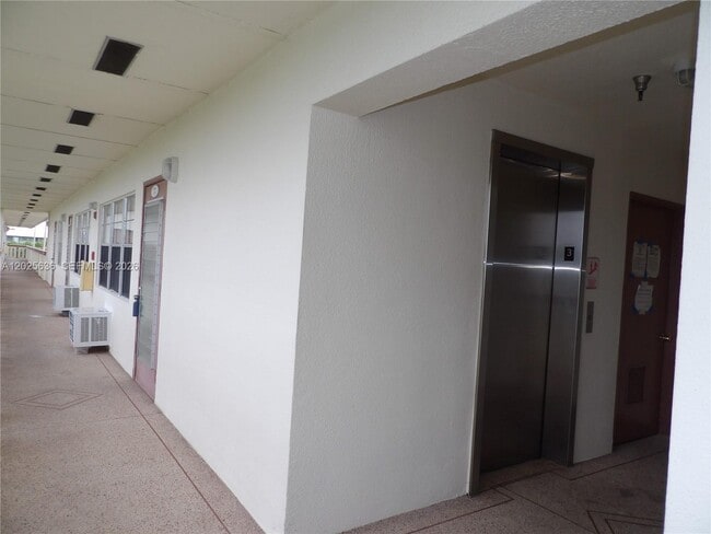 Building Photo - 77 Preston Way