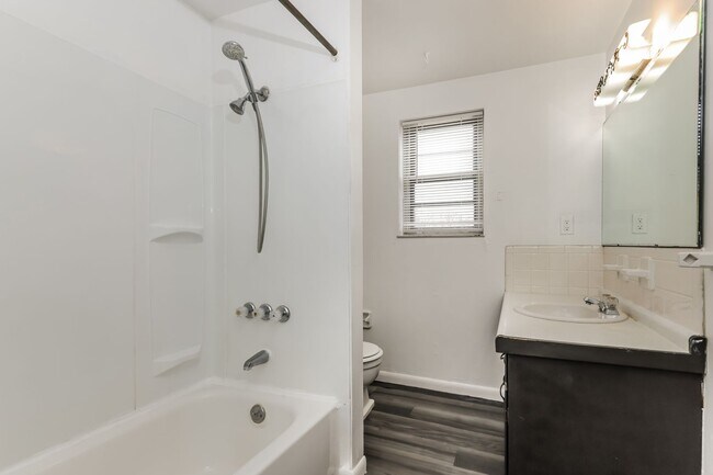 Building Photo - 6538-6552-6552 Conway Dr