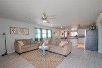 Building Photo - 510 Oyster St