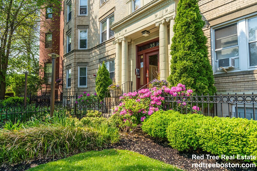 Building Photo - 35 Park Dr