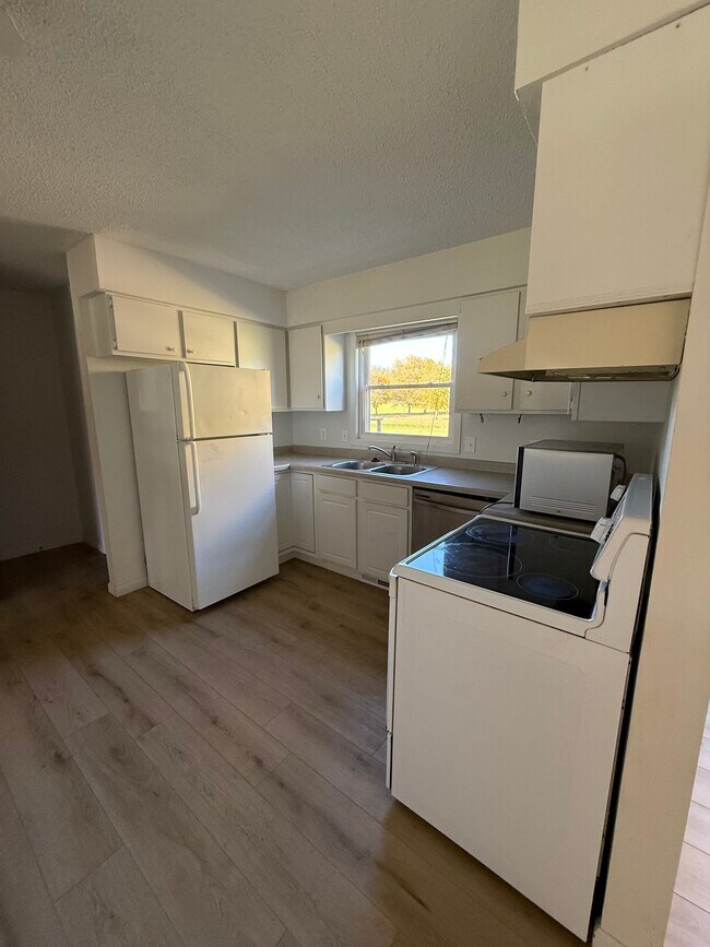 Building Photo - 6668 Fairway Cir