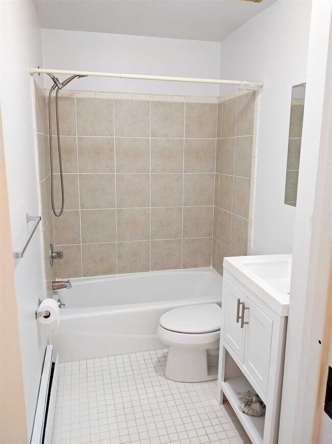 Building Photo - 26 Academy St