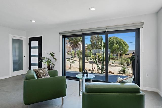 Building Photo - 2440 Dunstan St