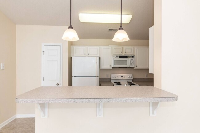 Building Photo - TWO BEDROOM HOME!