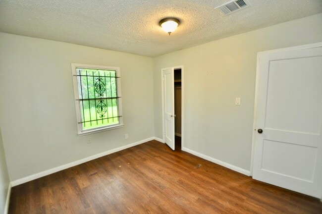 Building Photo - 7622 Darnay Dr
