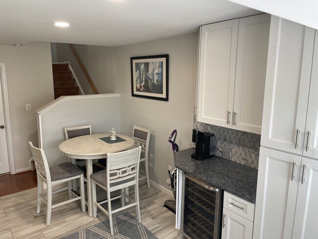 Building Photo - 6108 Castletown Way
