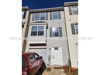 Building Photo - Luxury Townhome For Rent Prime Location!