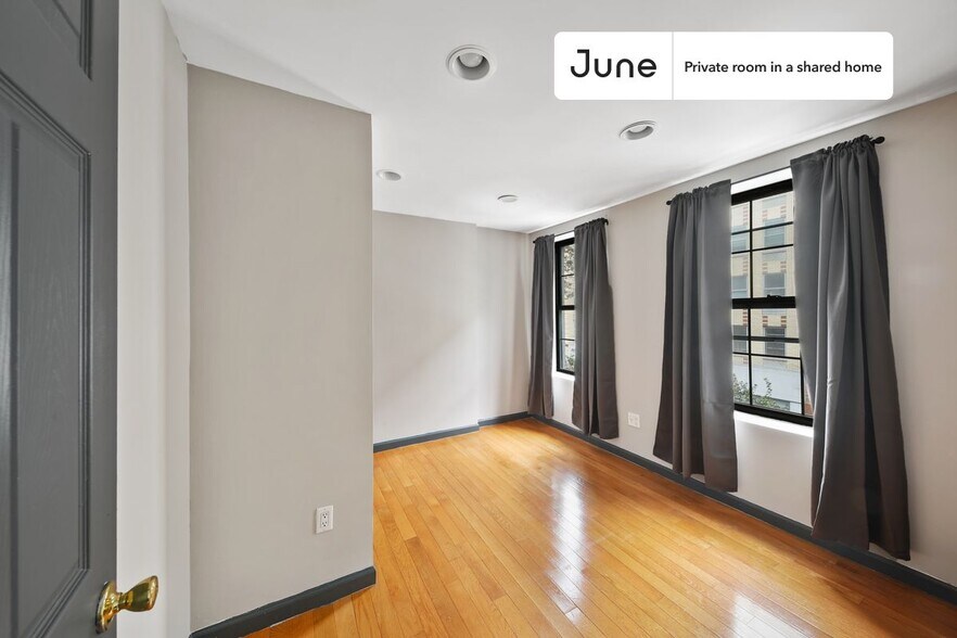 Building Photo - Room in Shared 3 bed/1 bath home
