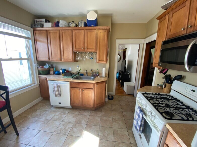 Building Photo - 224 Holland St