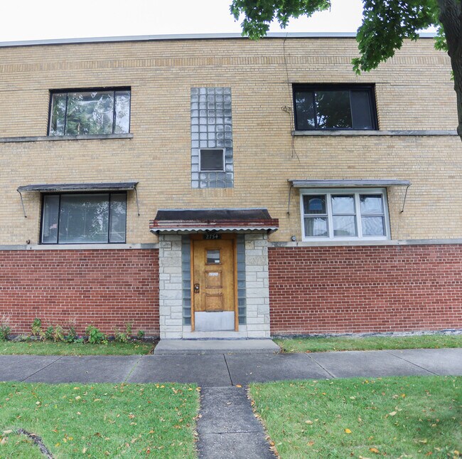Building Photo - 2754 W Berwyn Ave