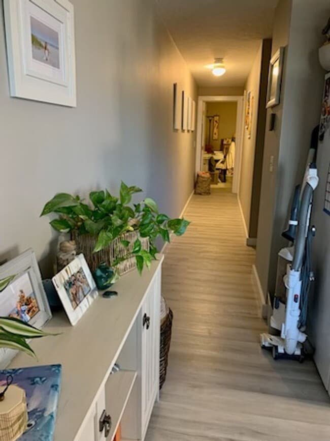 Building Photo - 2 Bedroom, 1 Bedroom Condo Year Round-Sein...