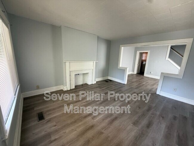 Building Photo - 1044 E 16th Ave