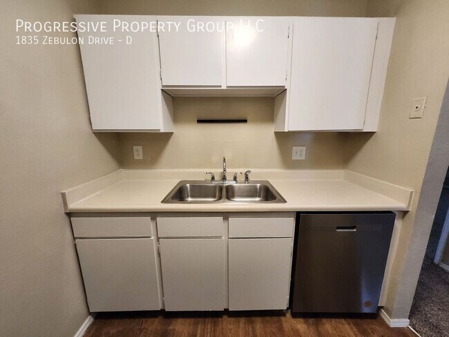 Building Photo - 1835 Zebulon Dr