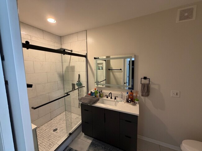 Building Photo - 6135 N Broadway