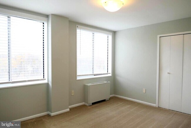 Building Photo - 6631 Wakefield Dr