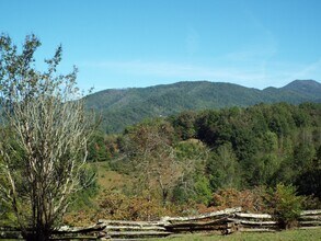 Building Photo - 2 Bed 1 Bath Cabin- All Utilities Included...
