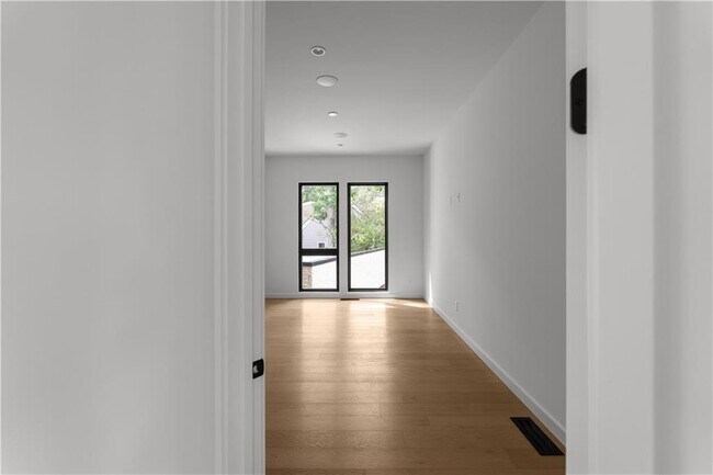 Building Photo - 3566 Cantrell Rd NE