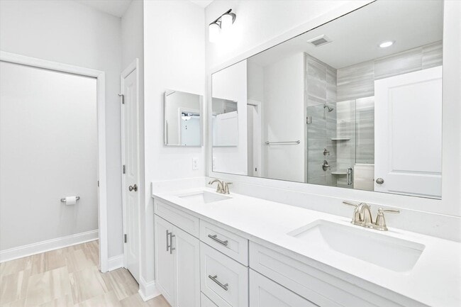 Building Photo - 201 Ursaline St