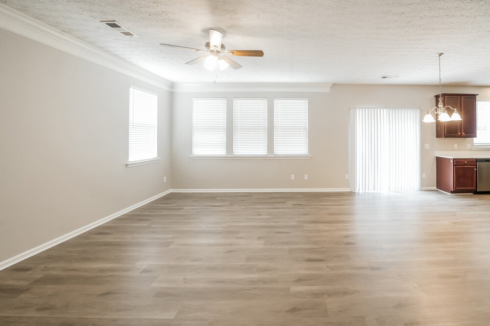 Building Photo - 2240 Valley Creek Dr