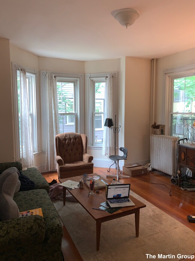 Primary Photo - 139 Antrim St