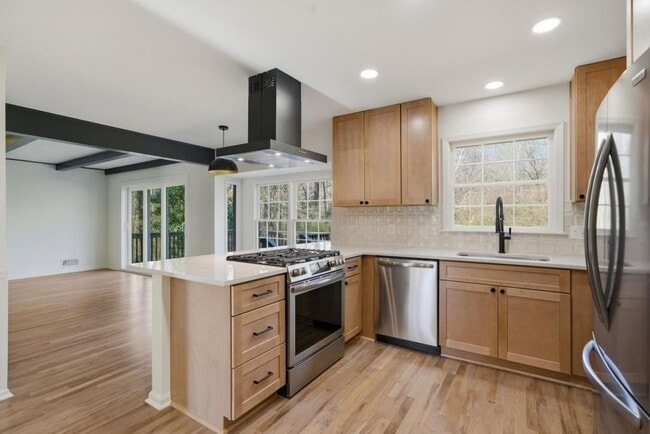 Building Photo - 2751 Cedarbrook Dr