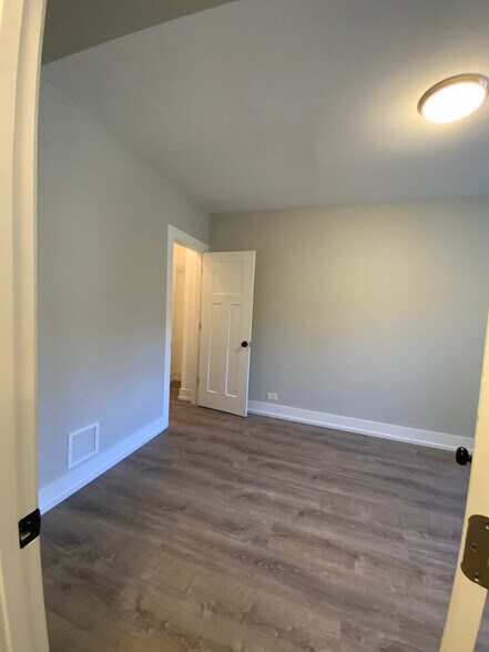 Building Photo - 1128 Maple Ave