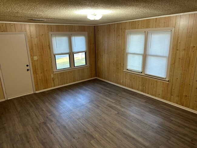 Building Photo - Available Now! 3-Bed, 1-Bath Home in Central Springdale!