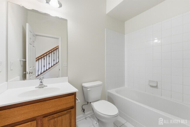 Building Photo - 6 Bond St