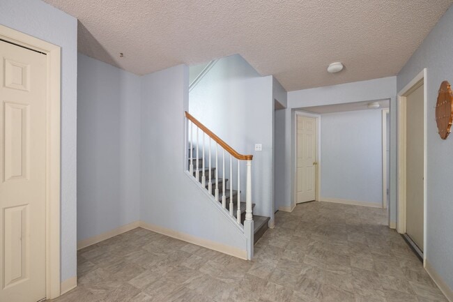 Building Photo - Spacious 5-Bedroom Home with Bonus Room & ...