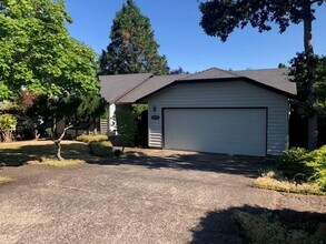 Building Photo - Well Maintained Three Bedroom Home in South Salem