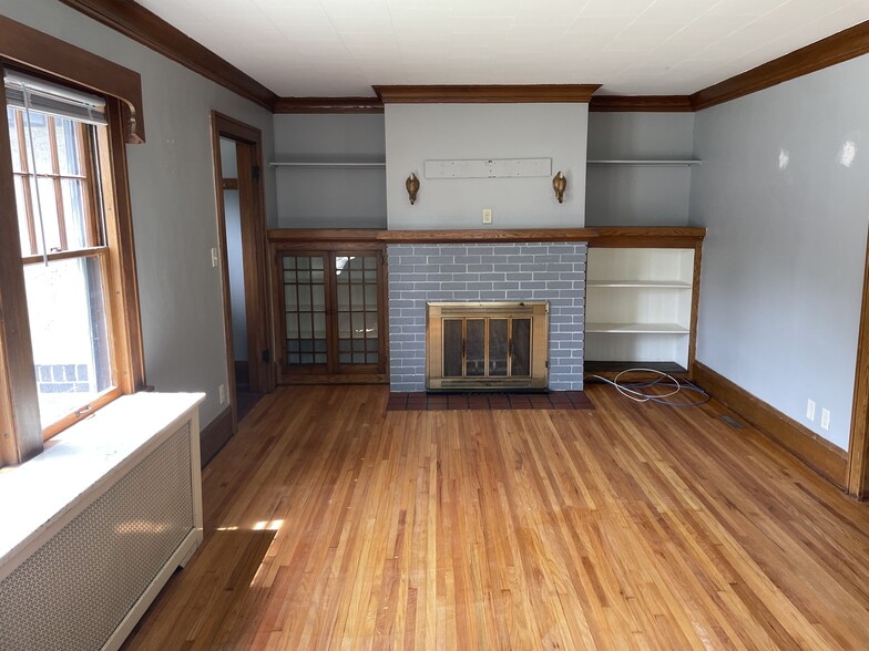 Building Photo - 363 Case Ave