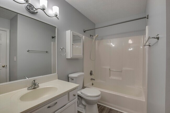 Building Photo - 103 Pinewood Dr