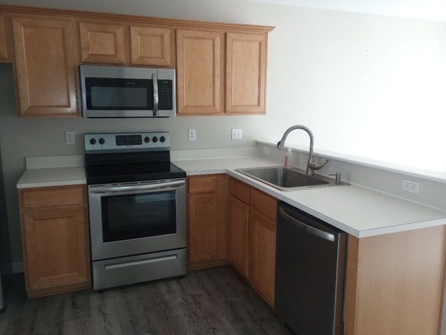 Building Photo - 3 Bedroom 2.5 Bathrooms