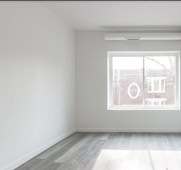 Building Photo - 1704 W Glenlake Ave