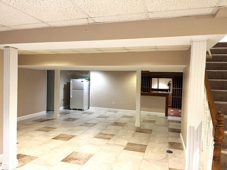 Building Photo - 1841 Grayslake Dr