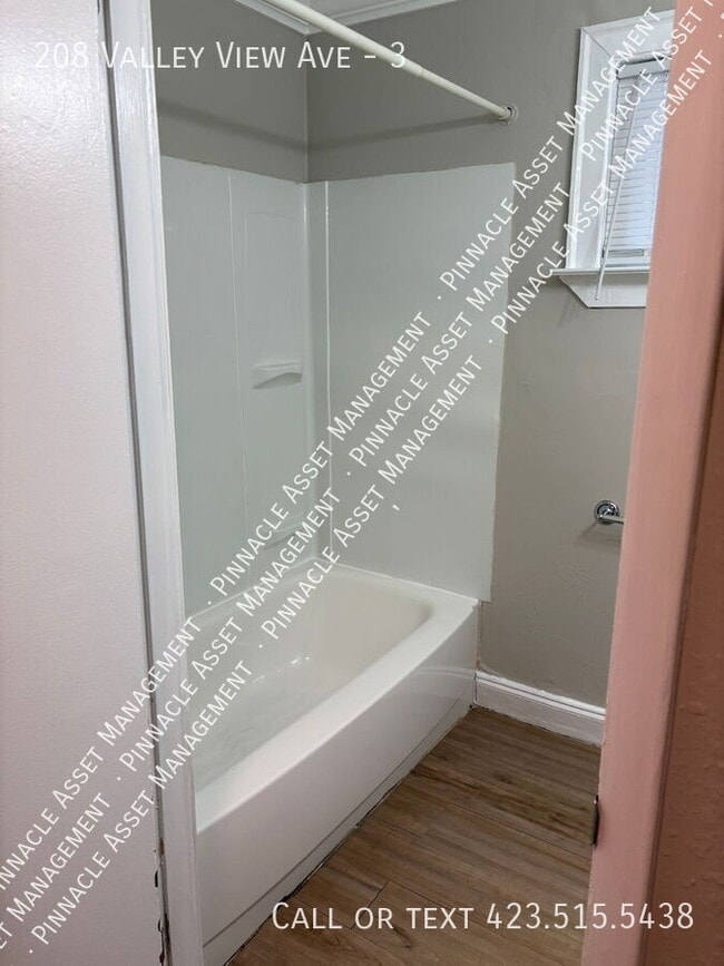 Building Photo - 208 Valley View Ave